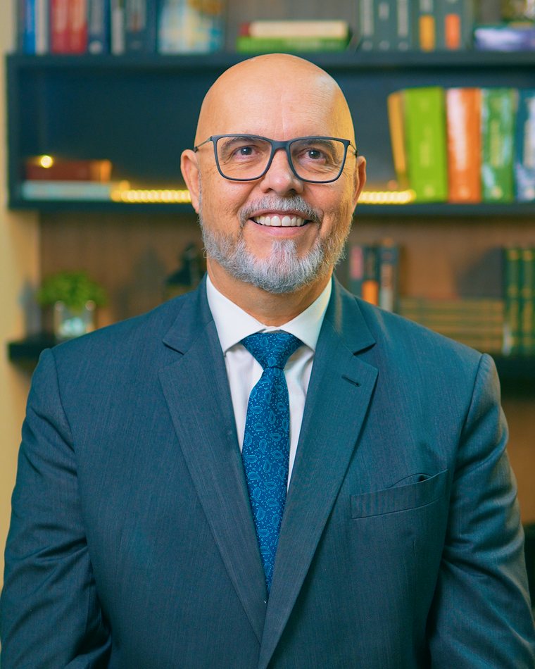 Dr. Gustavo Peixoto Lima, advogado, no escritório da GP Advogados em Uberaba/MG